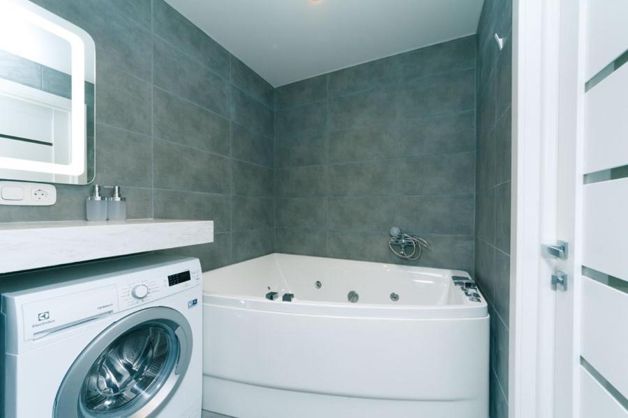 Hotrent Olympic Apartment Kyiv Exterior photo